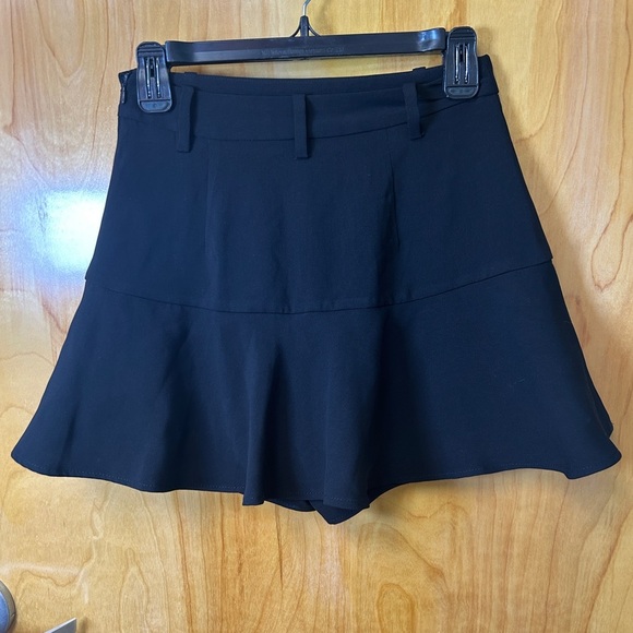 Black Women's Ruffle Hem Shorts - Picture 2 of 4